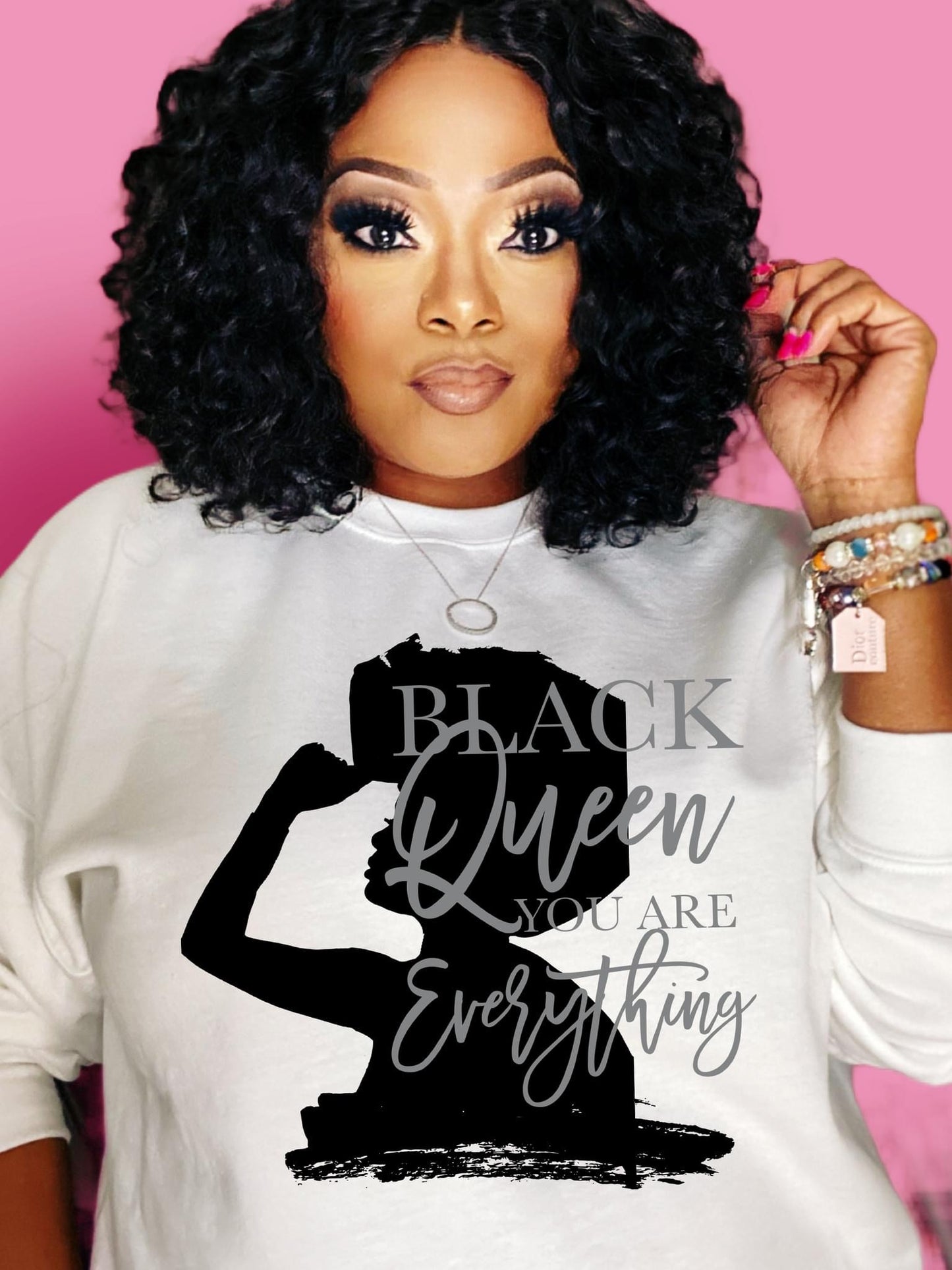 BLACK Queen you are EVERYTHING T-Shirt